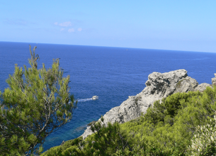 Les îles du Sud de la France à visiter en bateau